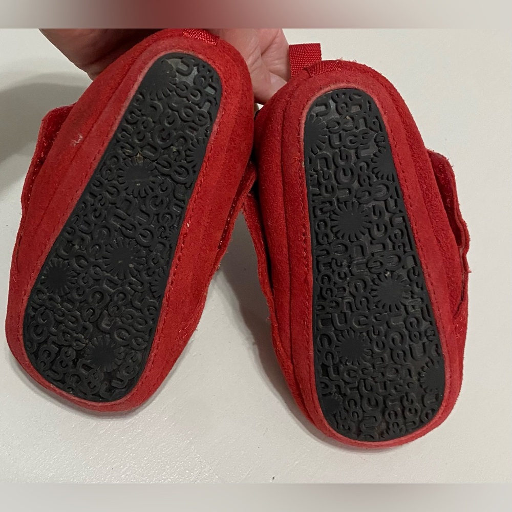 UGG Tasman Shearling Red and Black Christmas Baby Booties - Picture 7 of 7